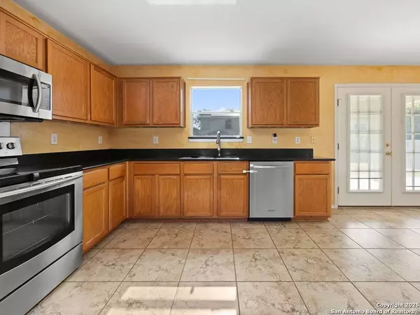 8964 Scarlet crk, Universal City, TX 78148