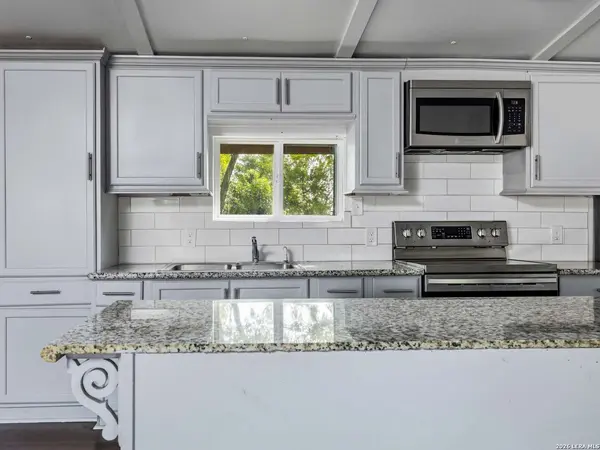 10323 HILLBROOK RD, Schertz, TX 78108