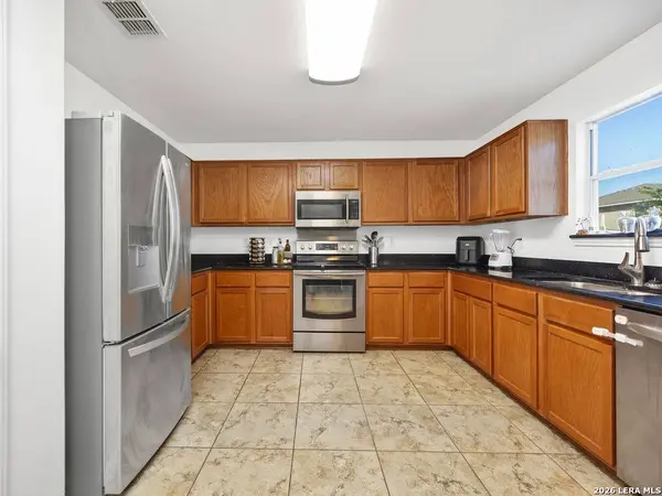 8964 SCARLET CRK, Universal City, TX 78148