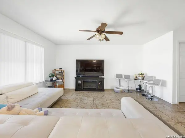 8964 SCARLET CRK, Universal City, TX 78148
