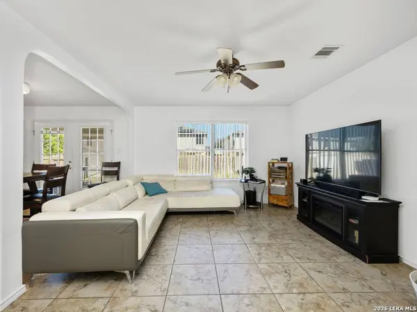 8964 SCARLET CRK, Universal City, TX 78148
