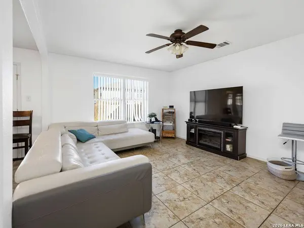 8964 SCARLET CRK, Universal City, TX 78148