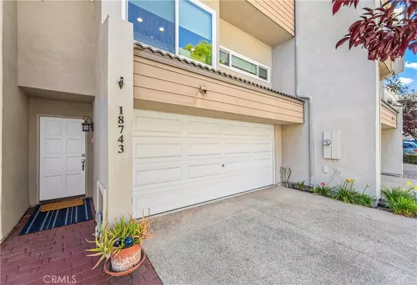 18743 Club LN, Huntington Beach, CA 92648