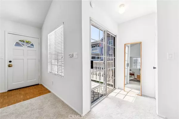 18051 Wakefield Ln #106, Huntington Beach, CA 92648