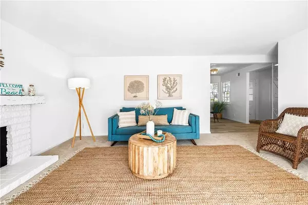 16271 Fairway LN, Huntington Beach, CA 92649