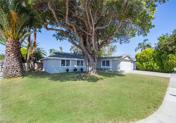 16271 Fairway LN, Huntington Beach, CA 92649