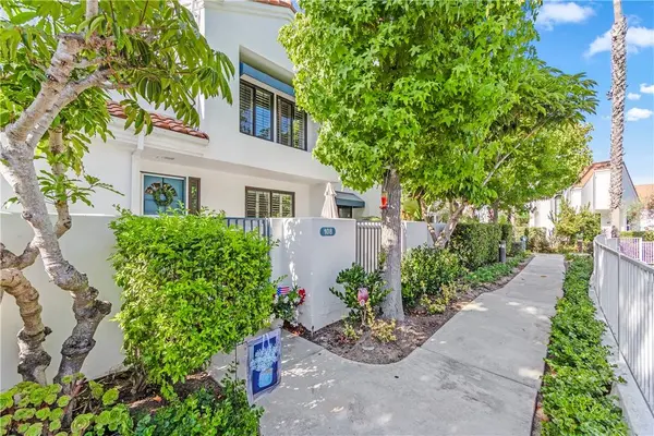 7371 Seabluff DR #108, Huntington Beach, CA 92648