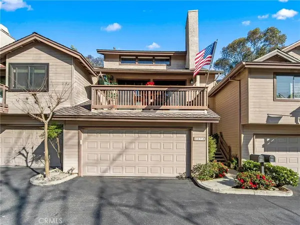 2074 Meadow View LN, Costa Mesa, CA 92627