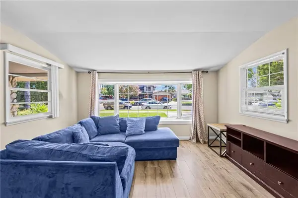 542 N Waverly ST, Orange, CA 92867