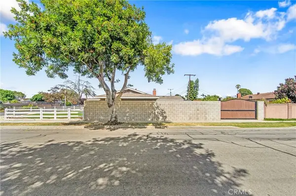 5892 Meadowlark DR, Huntington Beach, CA 92649