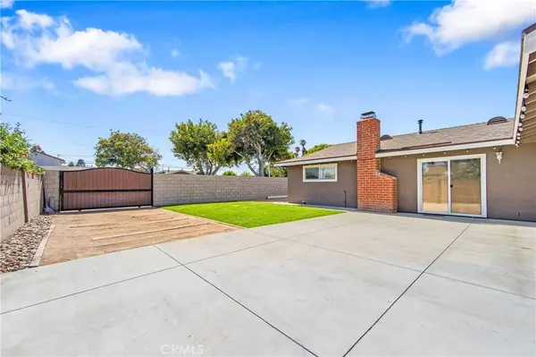 5892 Meadowlark DR, Huntington Beach, CA 92649