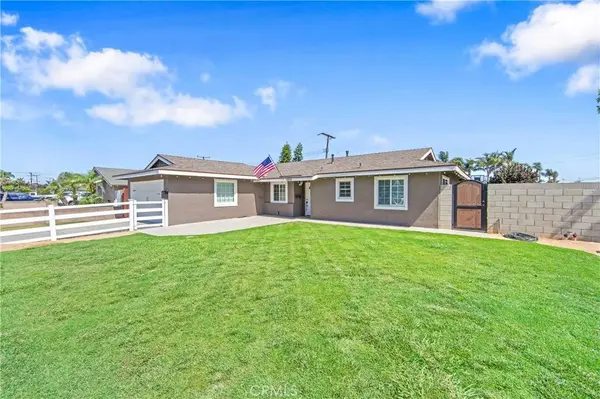 5892 Meadowlark DR, Huntington Beach, CA 92649