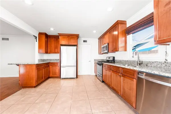 5892 Meadowlark DR, Huntington Beach, CA 92649