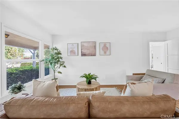 6724 De Celis PL, Lake Balboa, CA 91406