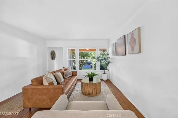 6724 De Celis PL, Lake Balboa, CA 91406