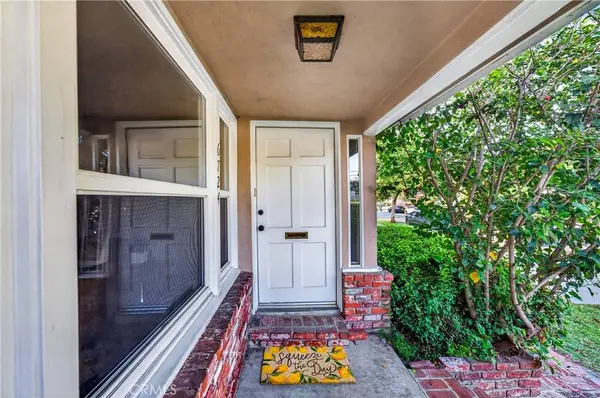 6724 De Celis PL, Lake Balboa, CA 91406