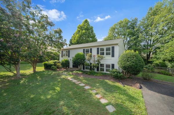 12721 Carlsbad Ct, Herndon, VA 20171-2450