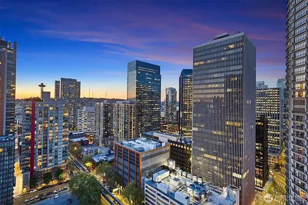 Seattle's Sky-High Sanctuary: Unrivaled Views & Urban Luxury Await,Lucas Pinto