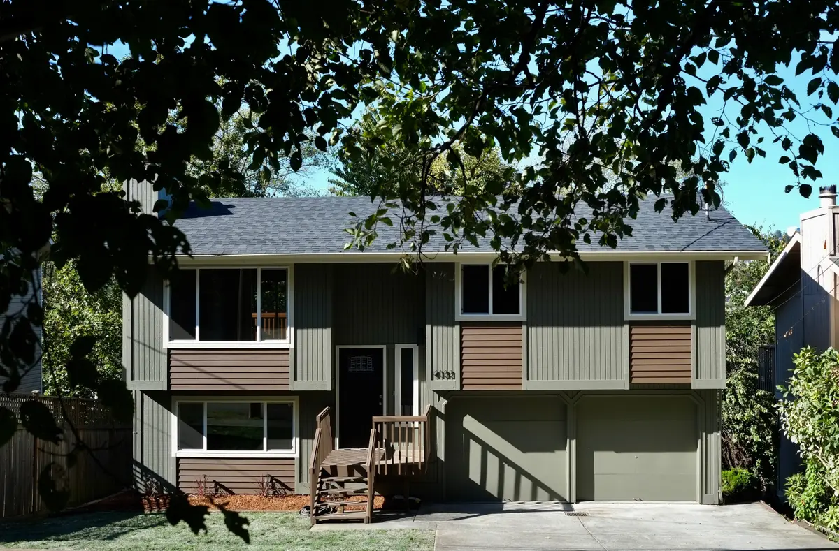 4133 23rd Ave SW, Seattle, WA 98106-1232