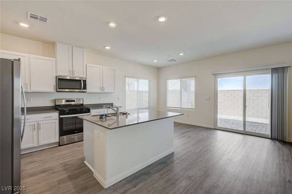 502 Red Lovebird AVE, Henderson, NV 89011