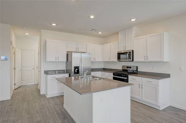 502 Red Lovebird AVE, Henderson, NV 89011