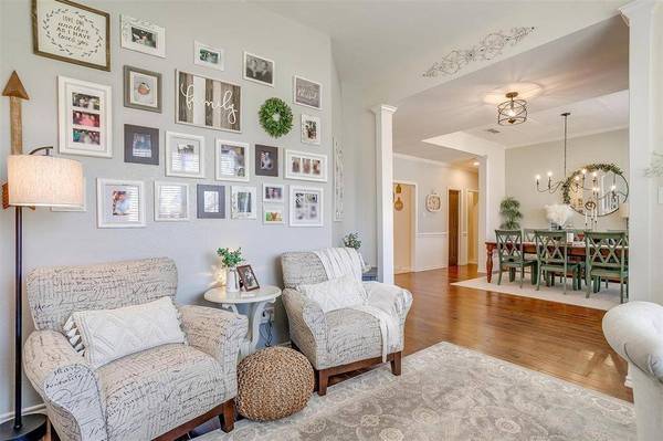 812 Clear View Court, Burleson, TX 76028