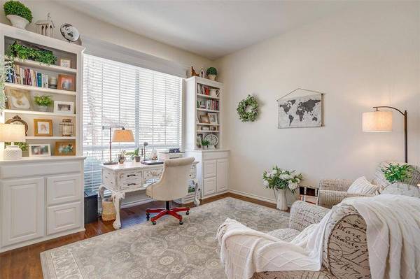 812 Clear View Court, Burleson, TX 76028