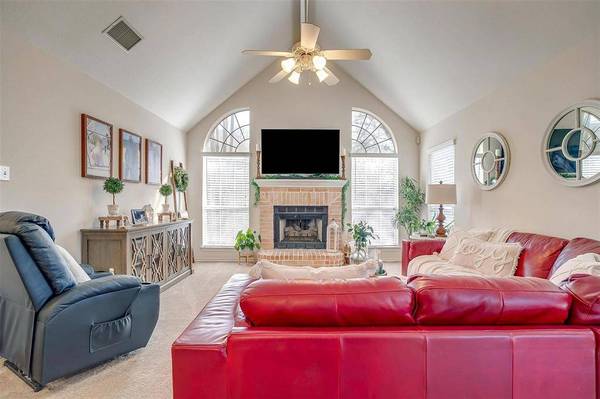 812 Clear View Court, Burleson, TX 76028