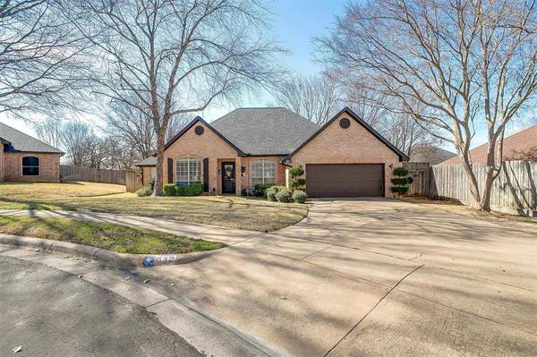 812 Clear View Court, Burleson, TX 76028