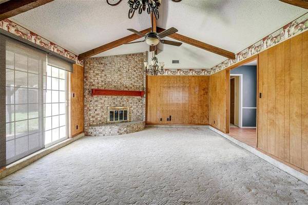 733 Barbara Lane, Burleson, TX 76028