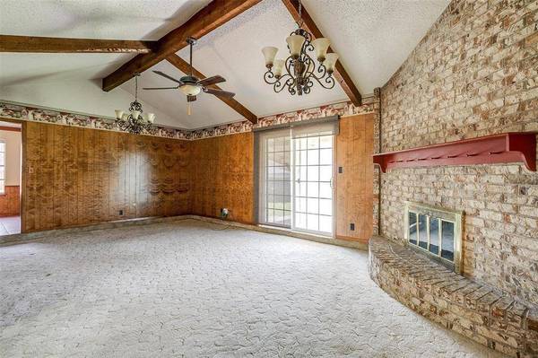 733 Barbara Lane, Burleson, TX 76028