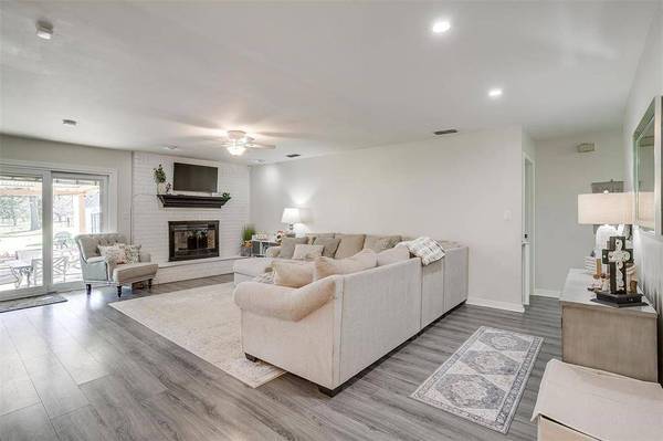 925 County Road 702, Cleburne, TX 76031