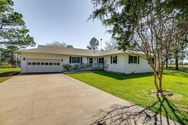 925 County Road 702, Cleburne, TX 76031