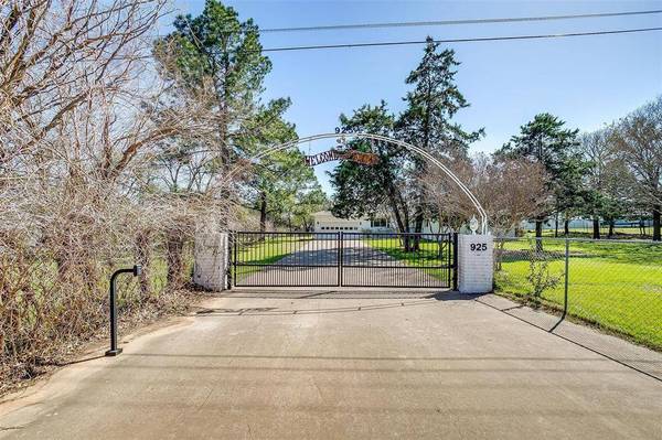 925 County Road 702, Cleburne, TX 76031