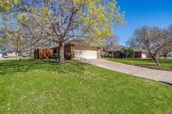 509 Bluebonnet Drive, Burleson, TX 76028