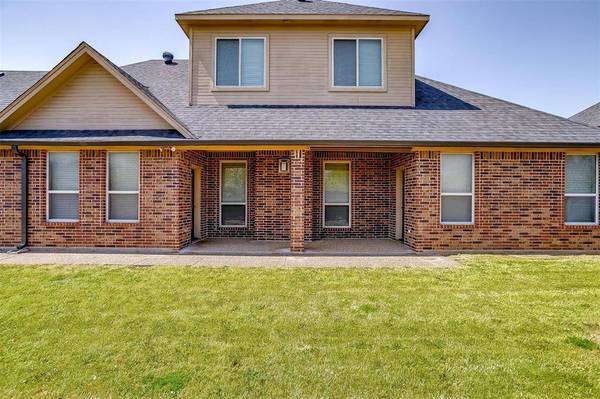 1433 Valley Crest Court, Burleson, TX 76028