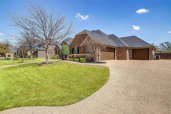 1433 Valley Crest Court, Burleson, TX 76028