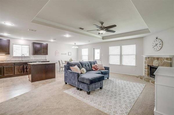 1264 Boxwood Lane, Burleson, TX 76028