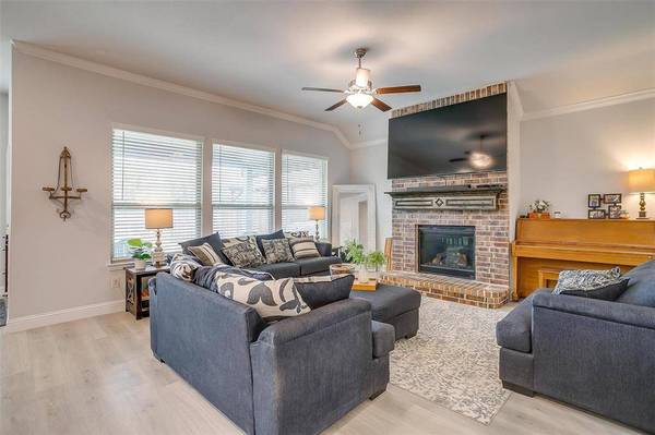 1205 Rushmore Drive, Burleson, TX 76028