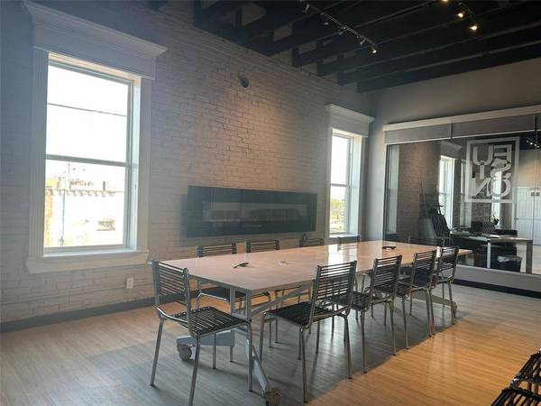 120 S Main Street #222, Burleson, TX 76028