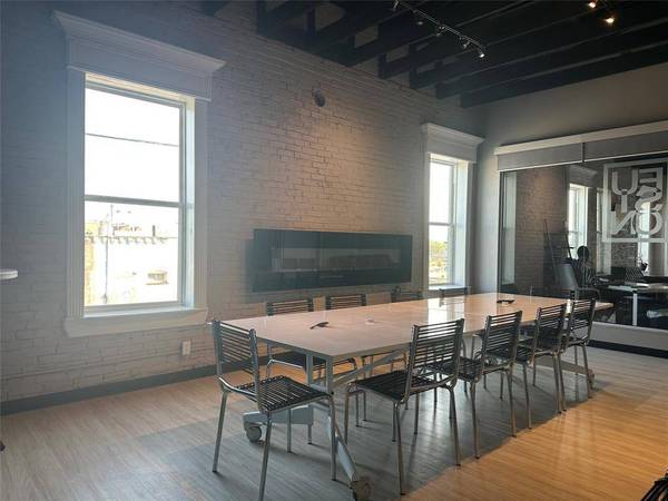 120 S Main Street #218, Burleson, TX 76028