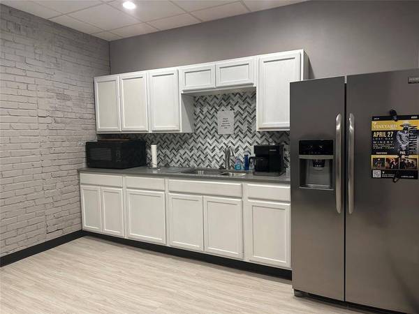 120 S Main Street #222, Burleson, TX 76028