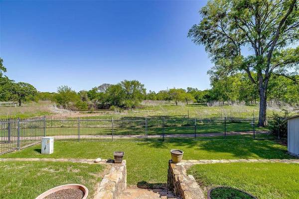 2513 Fairway View Drive, Burleson, TX 76028