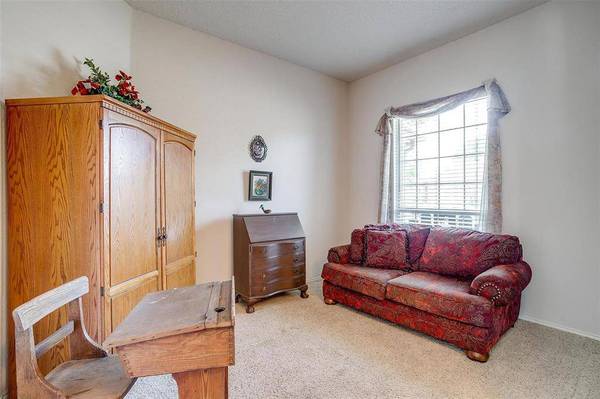 2513 Fairway View Drive, Burleson, TX 76028