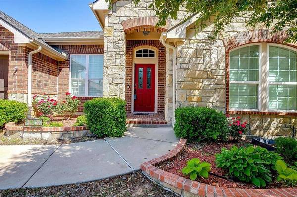2403 Mesa Glen Drive, Arlington, TX 76001