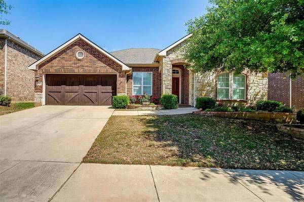 2403 Mesa Glen Drive, Arlington, TX 76001