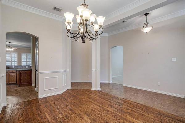 2403 Mesa Glen Drive, Arlington, TX 76001