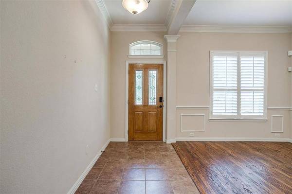 2403 Mesa Glen Drive, Arlington, TX 76001