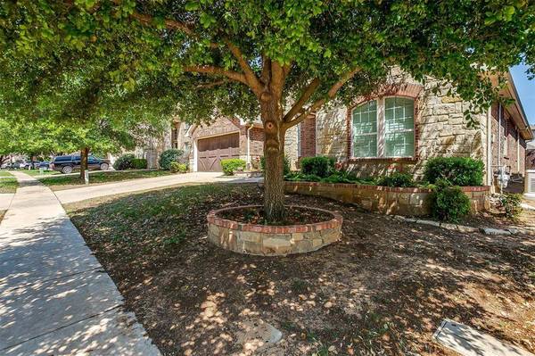 2403 Mesa Glen Drive, Arlington, TX 76001