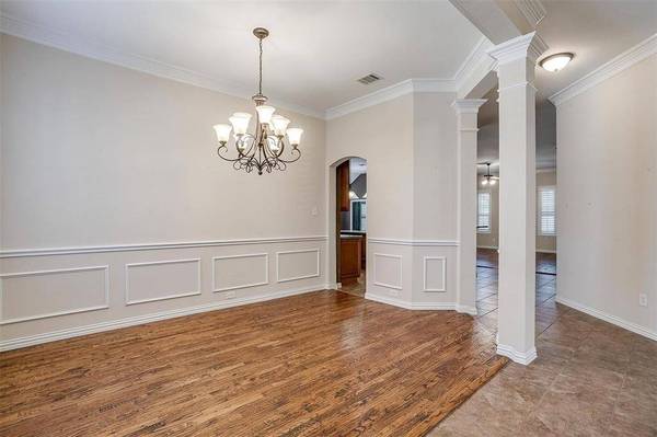 2403 Mesa Glen Drive, Arlington, TX 76001